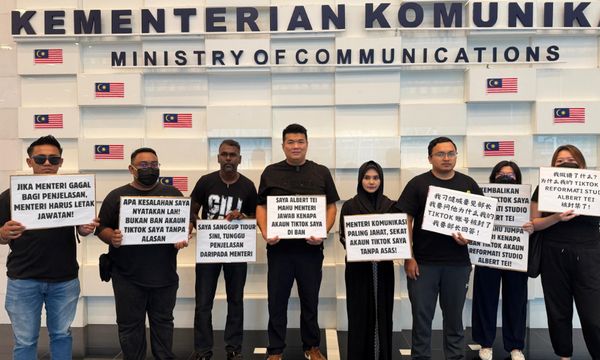 SNAPSHOT | Albert, content creators launch sit-in protest; Azalina coy over political funding law