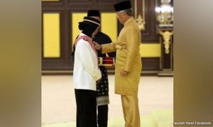 Agong kurnia gelaran Datuk pada Fauziah Nawi