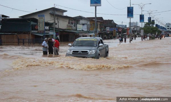 Kadir Jasin ingatkan PM 'penangan' banjir 2014 terhadap Najib