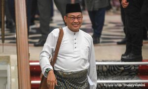 国盟议员轰赛阿布胡仙变节，掀国会骂战