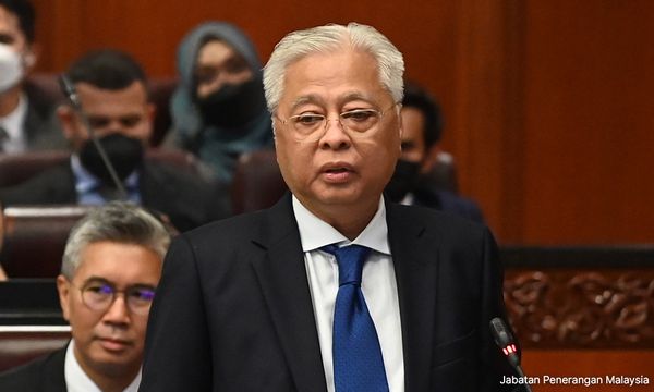 'Unnatural' to ask civil servants to defend govt, Harapan says 