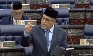 Chaos erupts as Shahidan alleges DAP tried to shut down Kemas