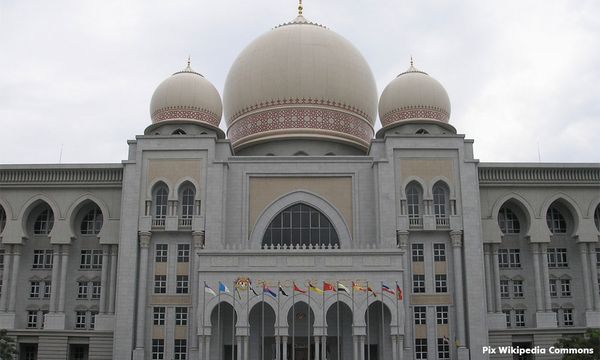 民事庭无权介入伊庭事务，驳回穆女改教案上诉