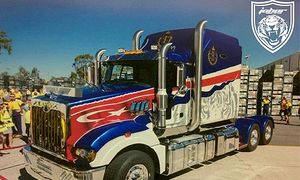 Trak Mack milik keluarga Diraja Johor terlibat kemalangan