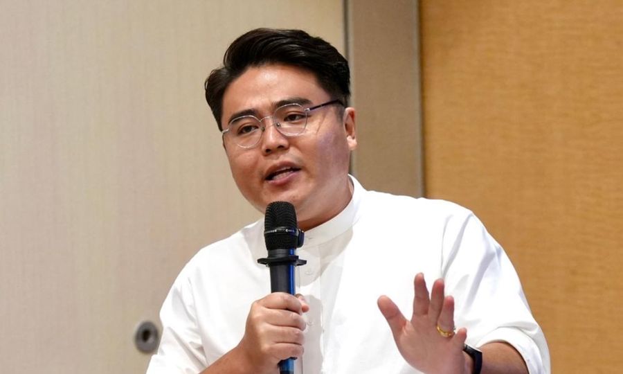 社青团监督政府挺改革，“话不中听也要说”