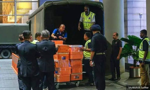 政府拍卖一马案名牌包包，估计价值数十万