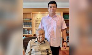 Jangan fitnah Mahathir – Albert