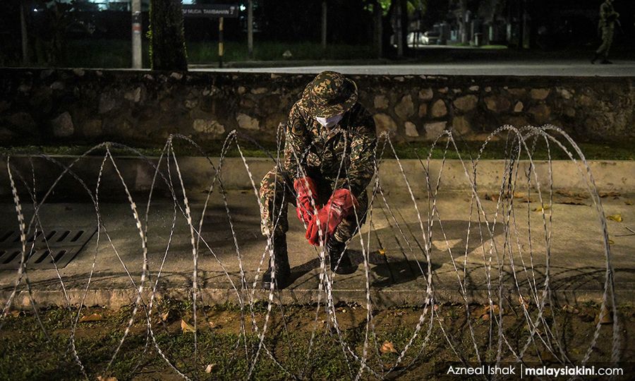 No 'barbed-wire' welcome for Najib, tens of thousands in donations pour in hourly