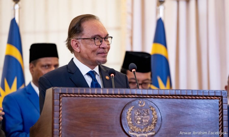 Anwar praises Pakistan army, wants to boost ties - Radio Pakistan