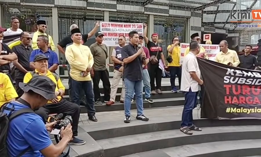 SNAPSHOT | Anti-fuel hike protest a dud; Nik Nazmi urges PKR to reflect if its behaving like BN, PN