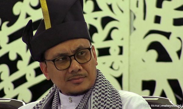 PAS Youth warns govt to stop silencing critics, mulls street protests
