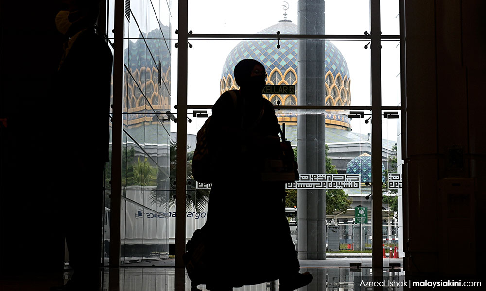 Serangan lapangan terbang Riyadh tak patahkan hasrat jemaah umrah ke Tanah Suci